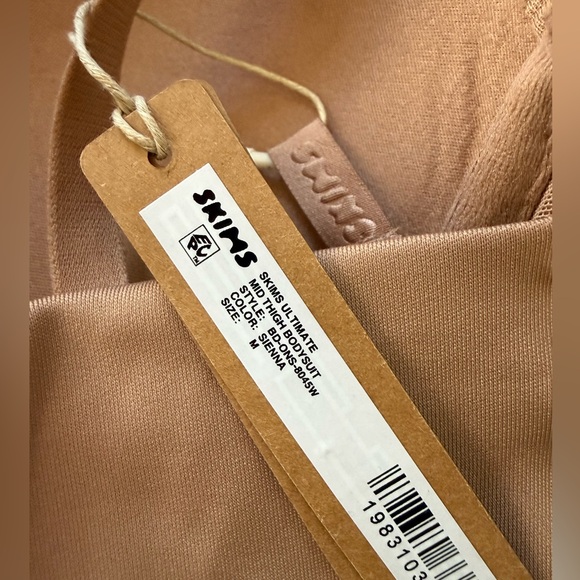 NWT Skims Ultimate Body Push-Up Butt Enhancing Padded Mid Thigh Bodysuit -medium - Picture 7 of 8